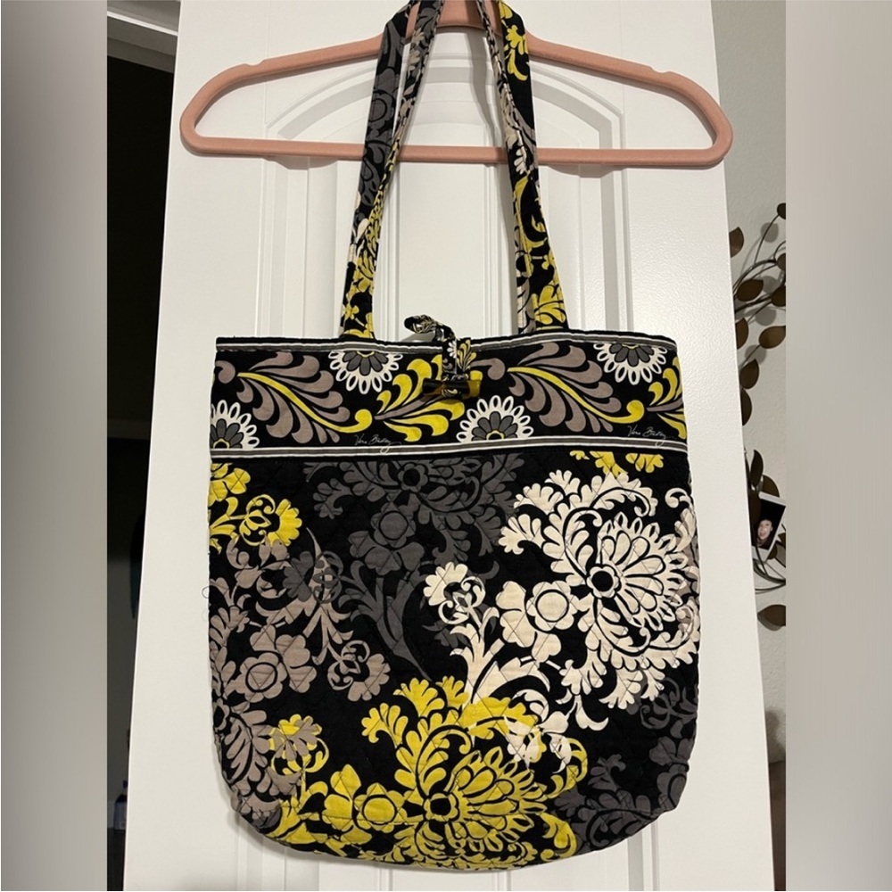 Vera Bradley retired Baroque Print shoulder Bag